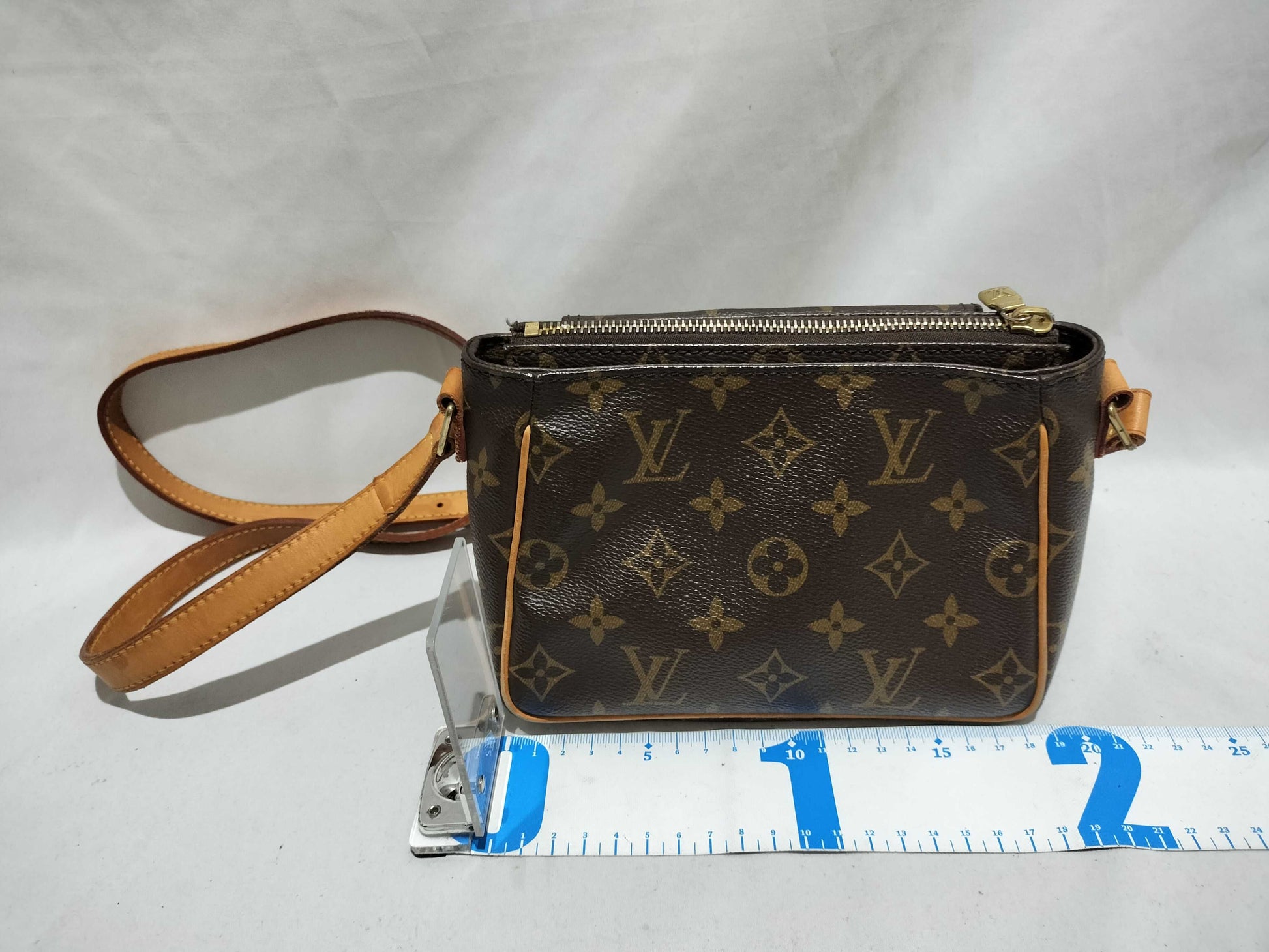 LOUIS VUITTON Monogram Louis Vuitton Viva Cite PM Shoulder Bag