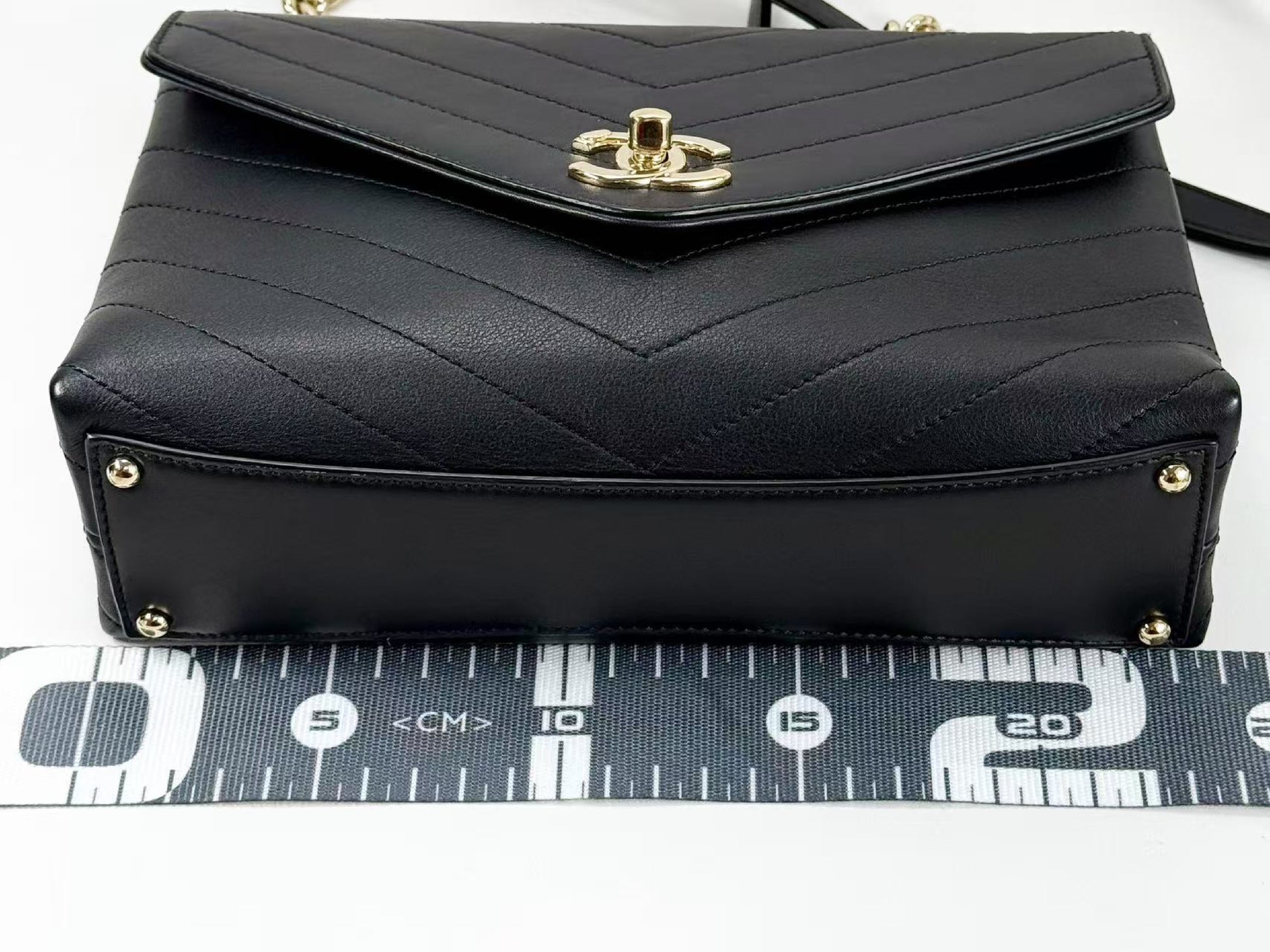 CHANEL Black Chevron Shoulder Bag, W23/H15/D7cm, Approx. 26 Series, Gold Hardware, with Dust Bag and Sticker, 26544370, Excellent Condition