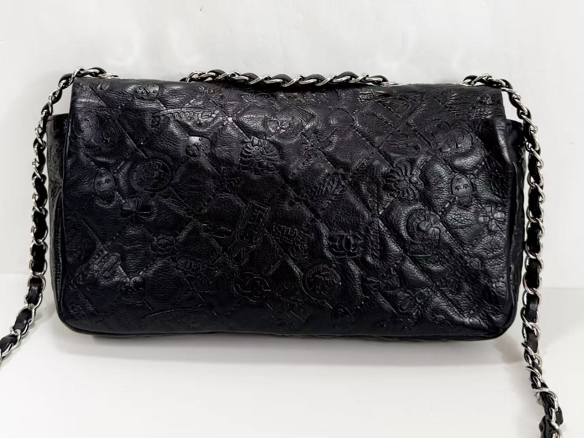 CHANEL Black Matelasse Icon Leather Embossed Double Chain W25cm x H15cm x D5cm [Dust bag and sticker included] Silver Hardware Shoulder Bag 14084973 Excellent Condition A-AB
