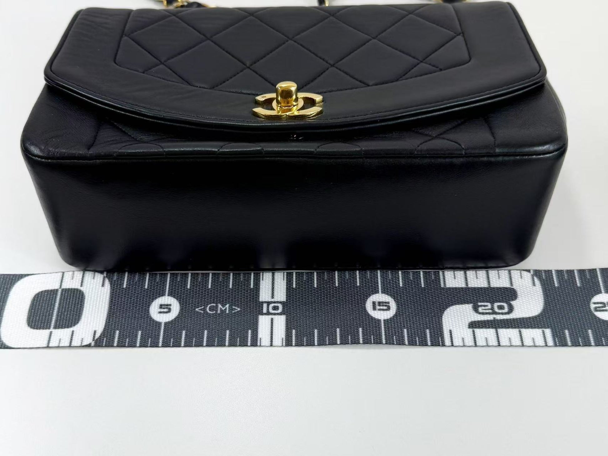 CHANEL Black Diana Matelasse Shoulder Bag, W22/H14/D7cm, Approx. 2nd Series [Gift Card and Sticker Included], Gold Hardware, 2272942 B