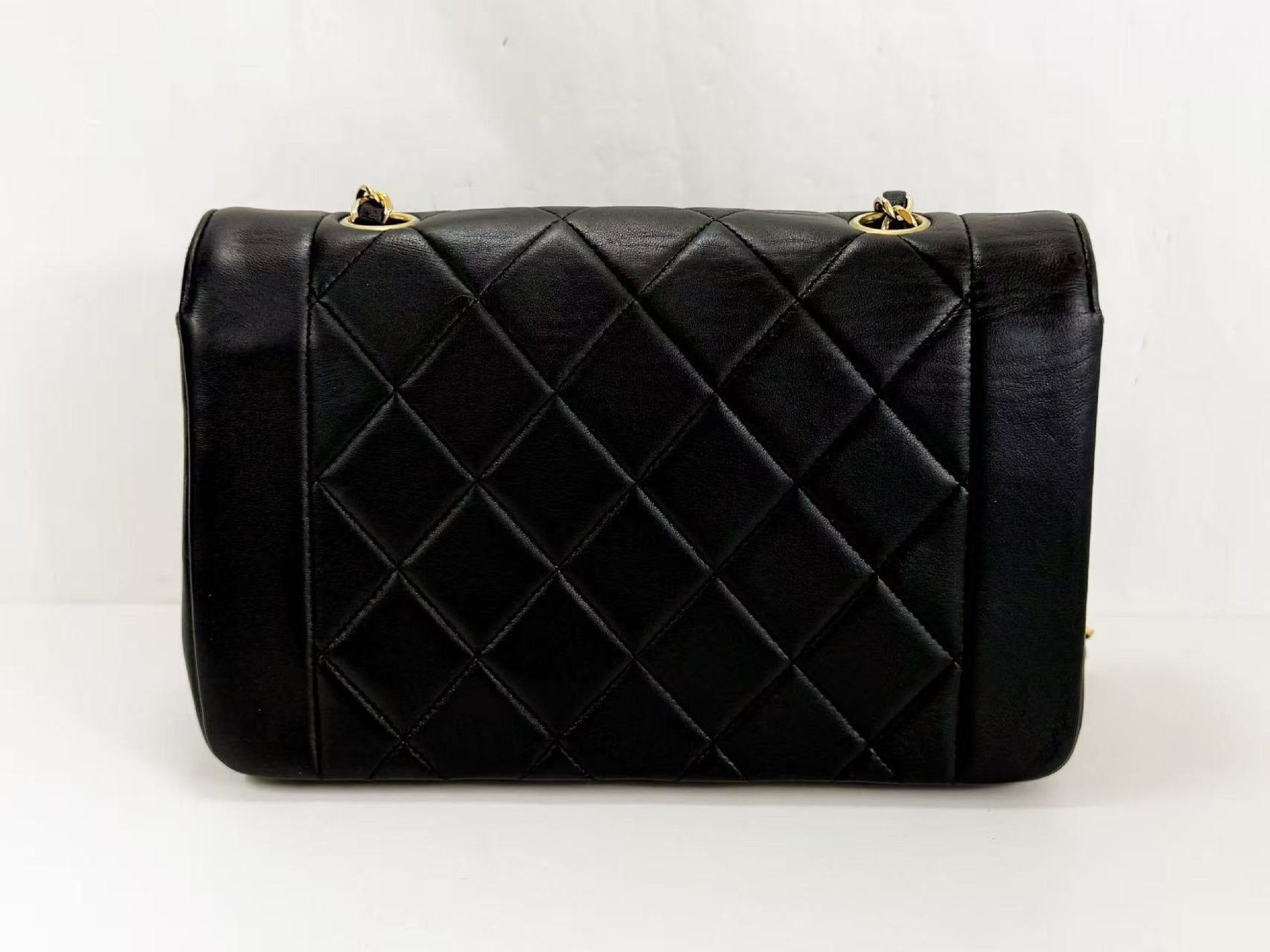 CHANEL Black Diana Matelasse Shoulder Bag, W22/H14/D7cm, Approx. 2nd Series [Gift Card and Sticker Included], Gold Hardware, 2272942 B