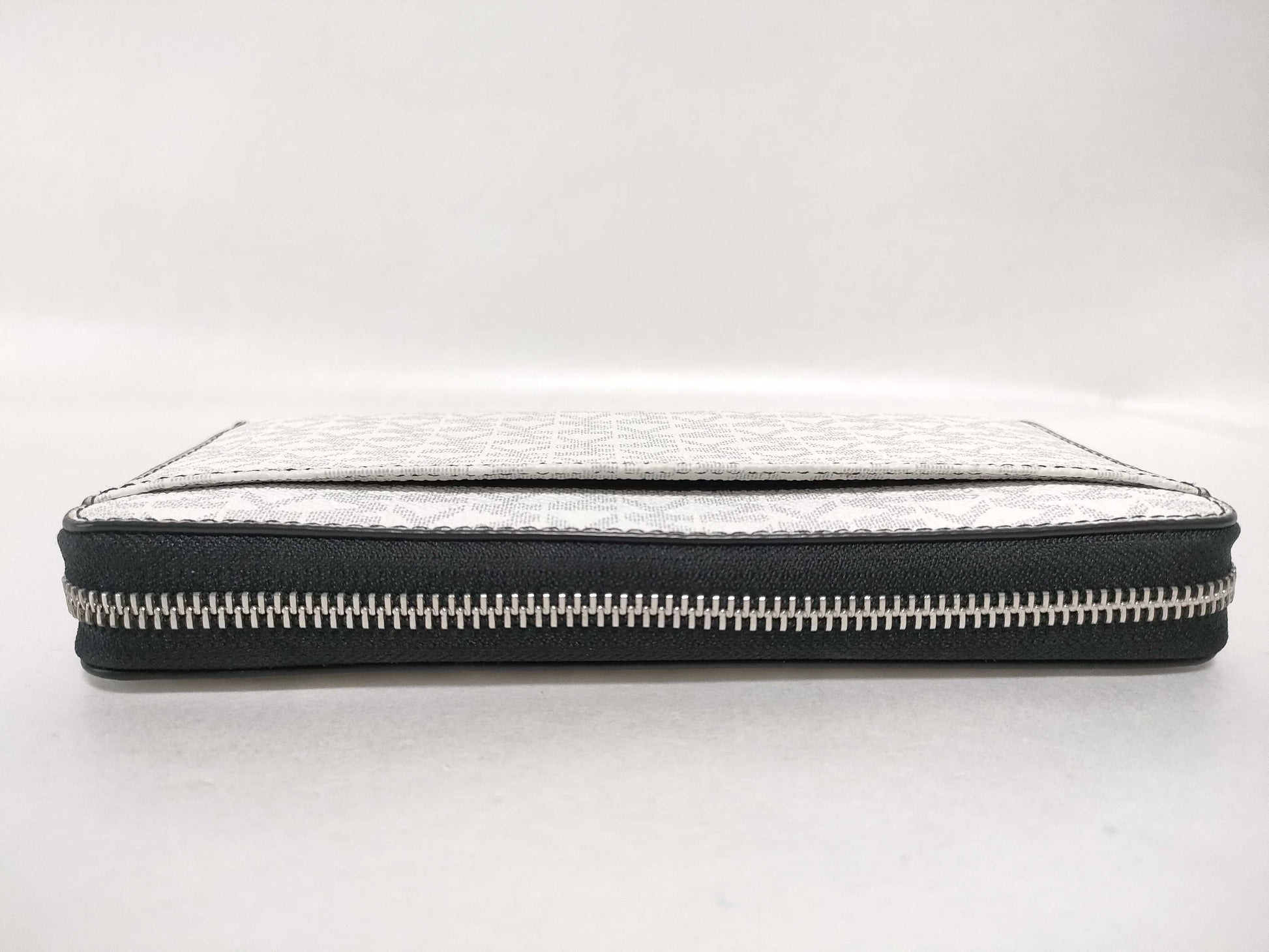 Michael Kors MK Signature Round Long Wallet