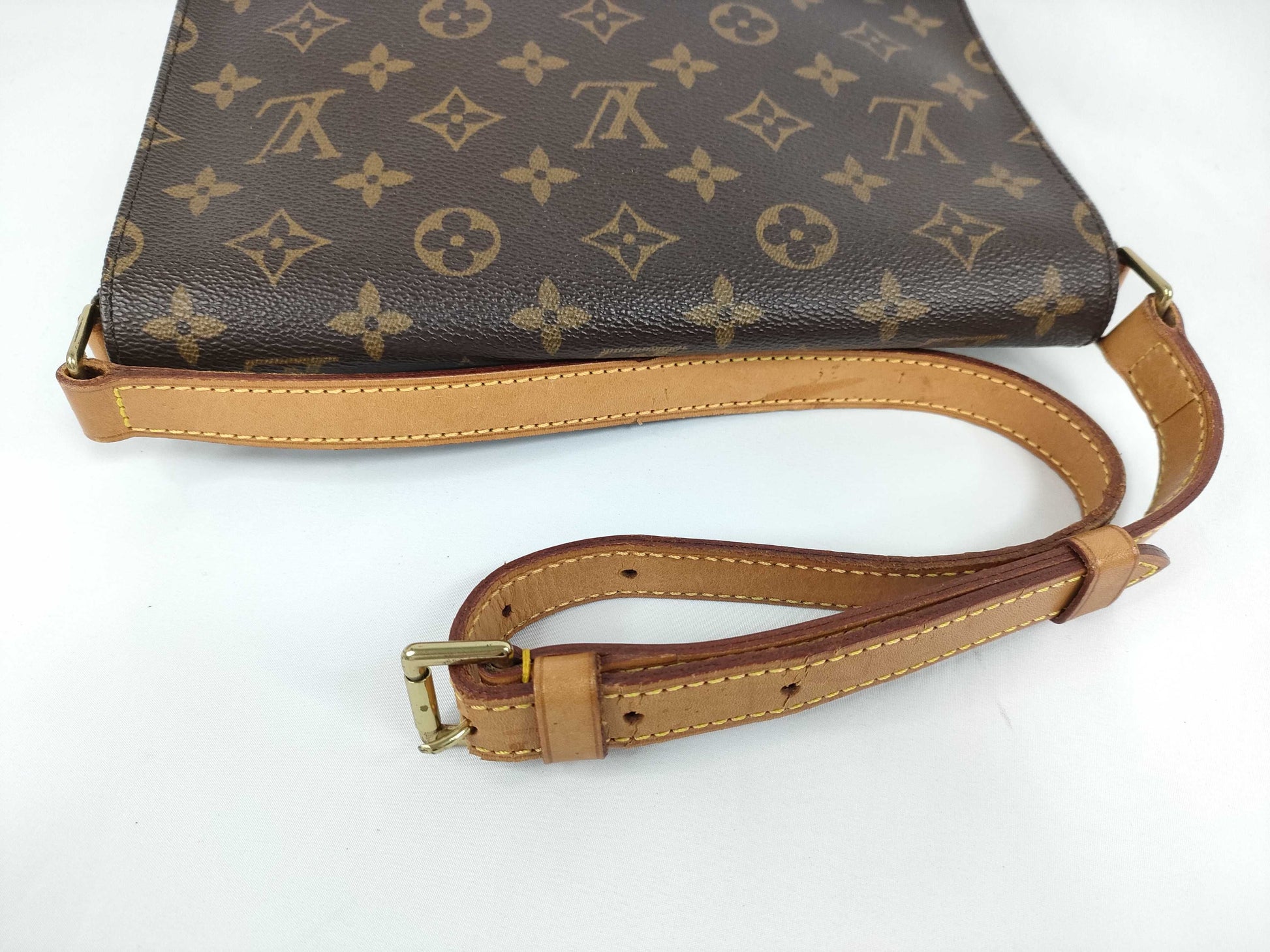 LOUIS VUITTON Monogram Shoulder Bag
