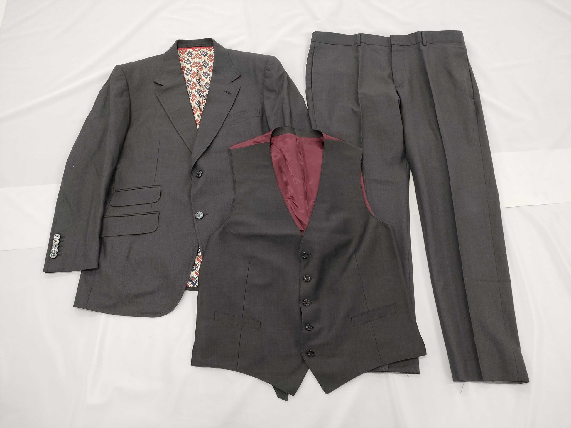GUCCI 3-piece suit, size 56, other apparel
