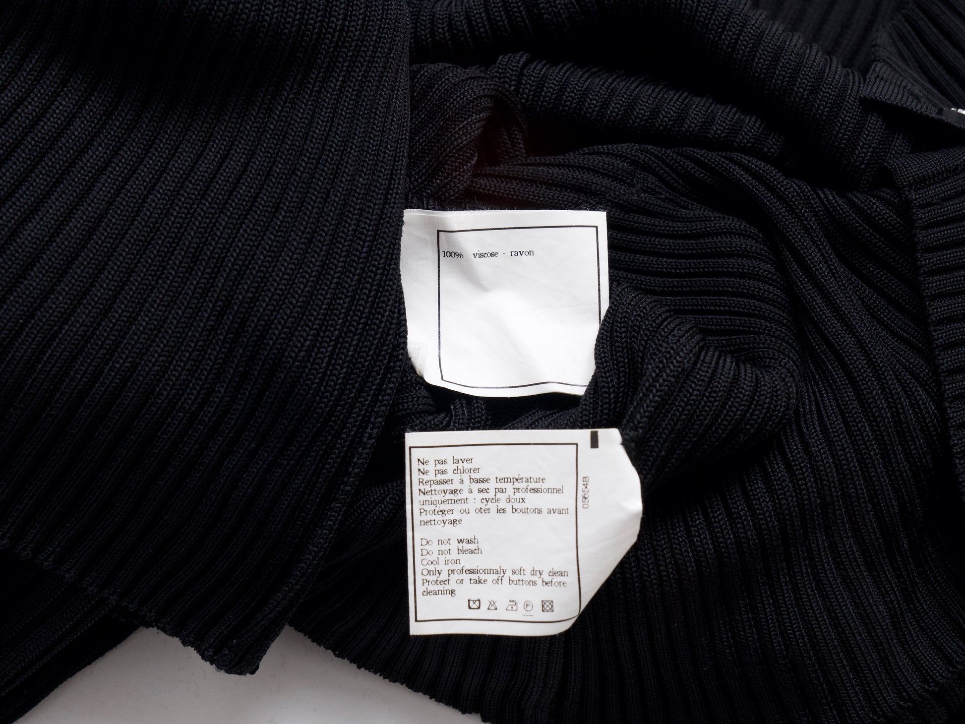 CHANEL Coco Mark 97P Viscose Rayon Knit Ensemble Cropped Cardigan