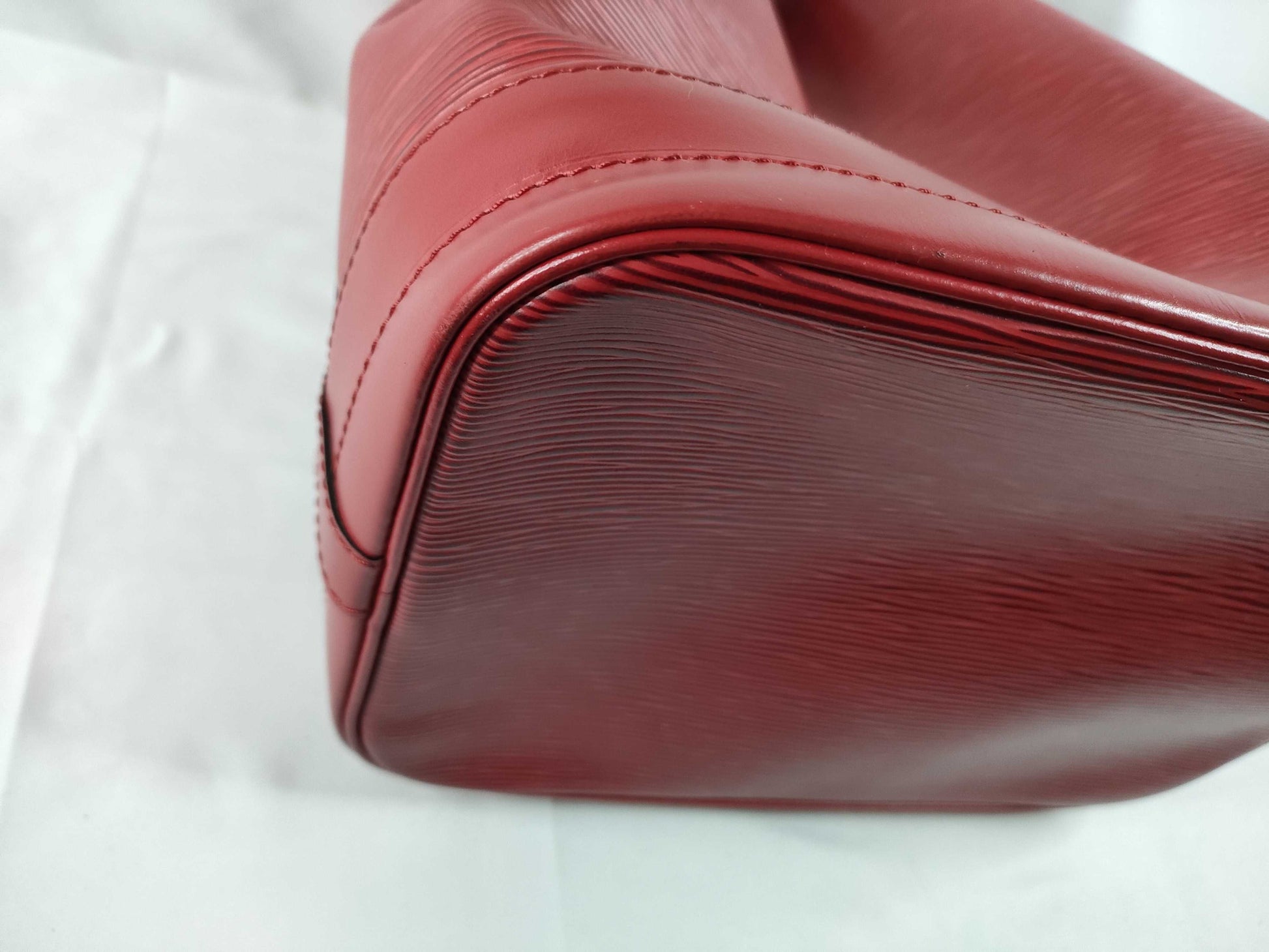 LOUIS VUITTON Epi Noe Red Shoulder Bag