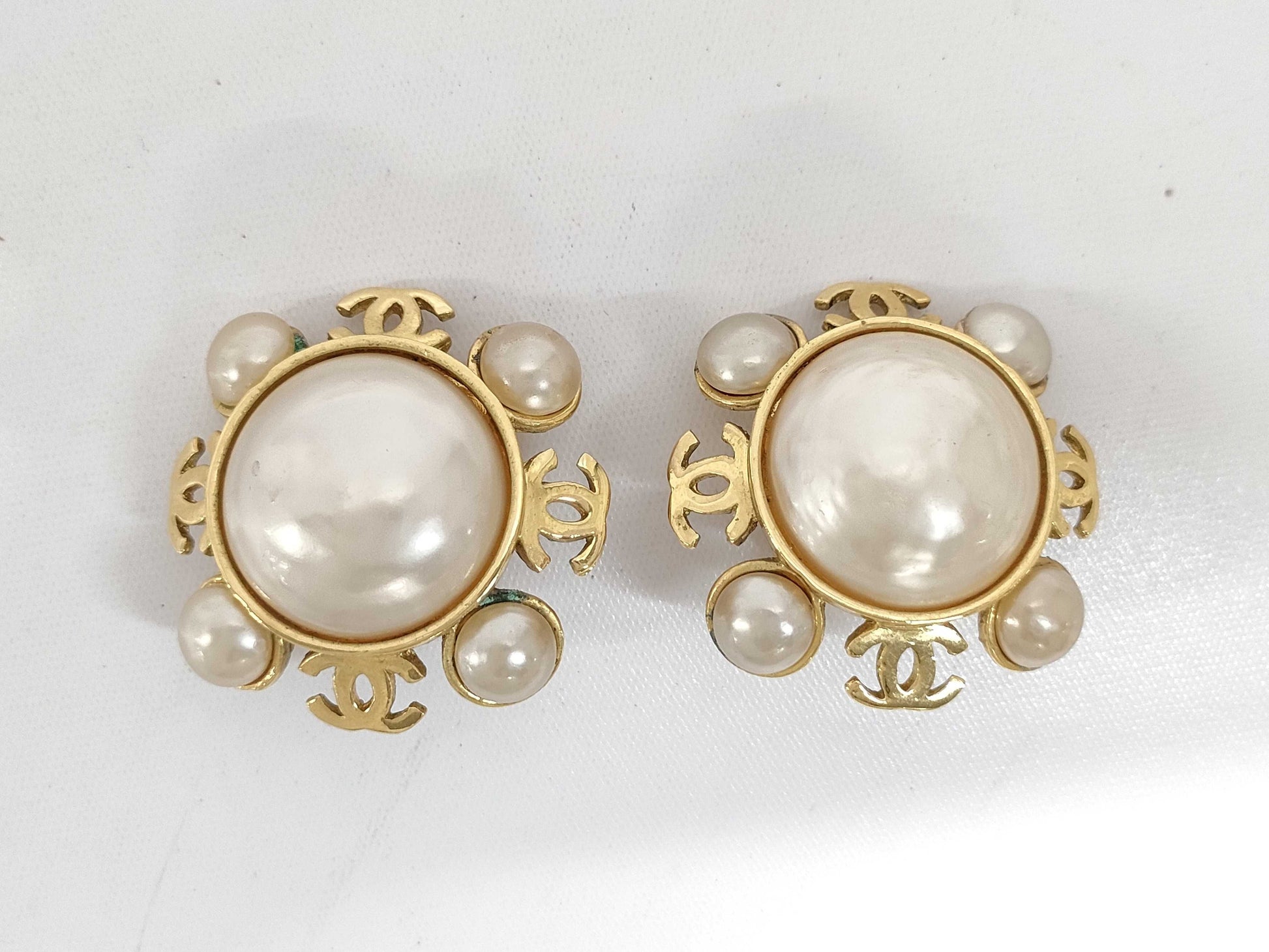 CHANEL Coco Pearl Earrings