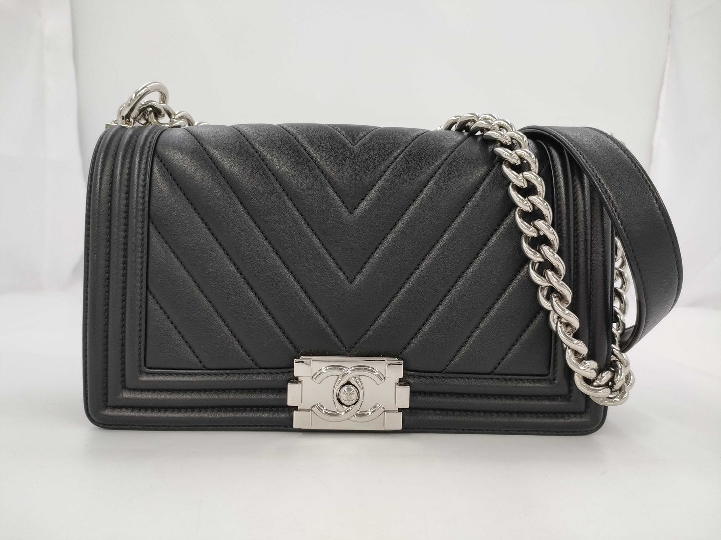 CHANEL Boy Chanel 25 Chevron Lambskin Shoulder Bag with Silver Hardware A67086