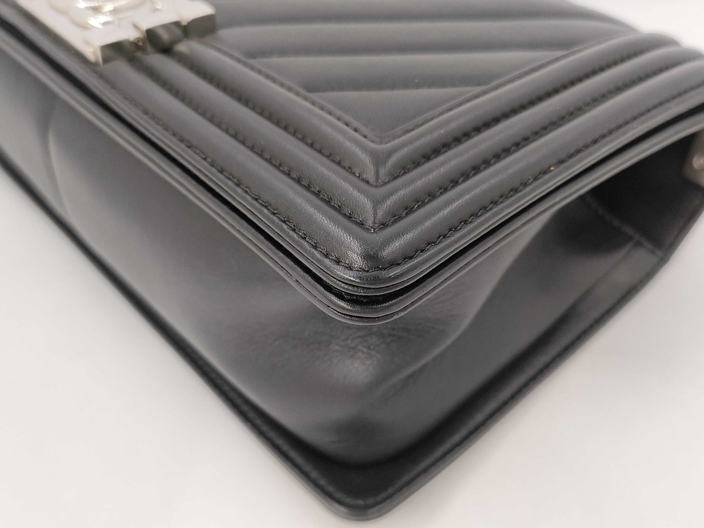 CHANEL Boy Chanel 25 Chevron Lambskin Shoulder Bag with Silver Hardware A67086