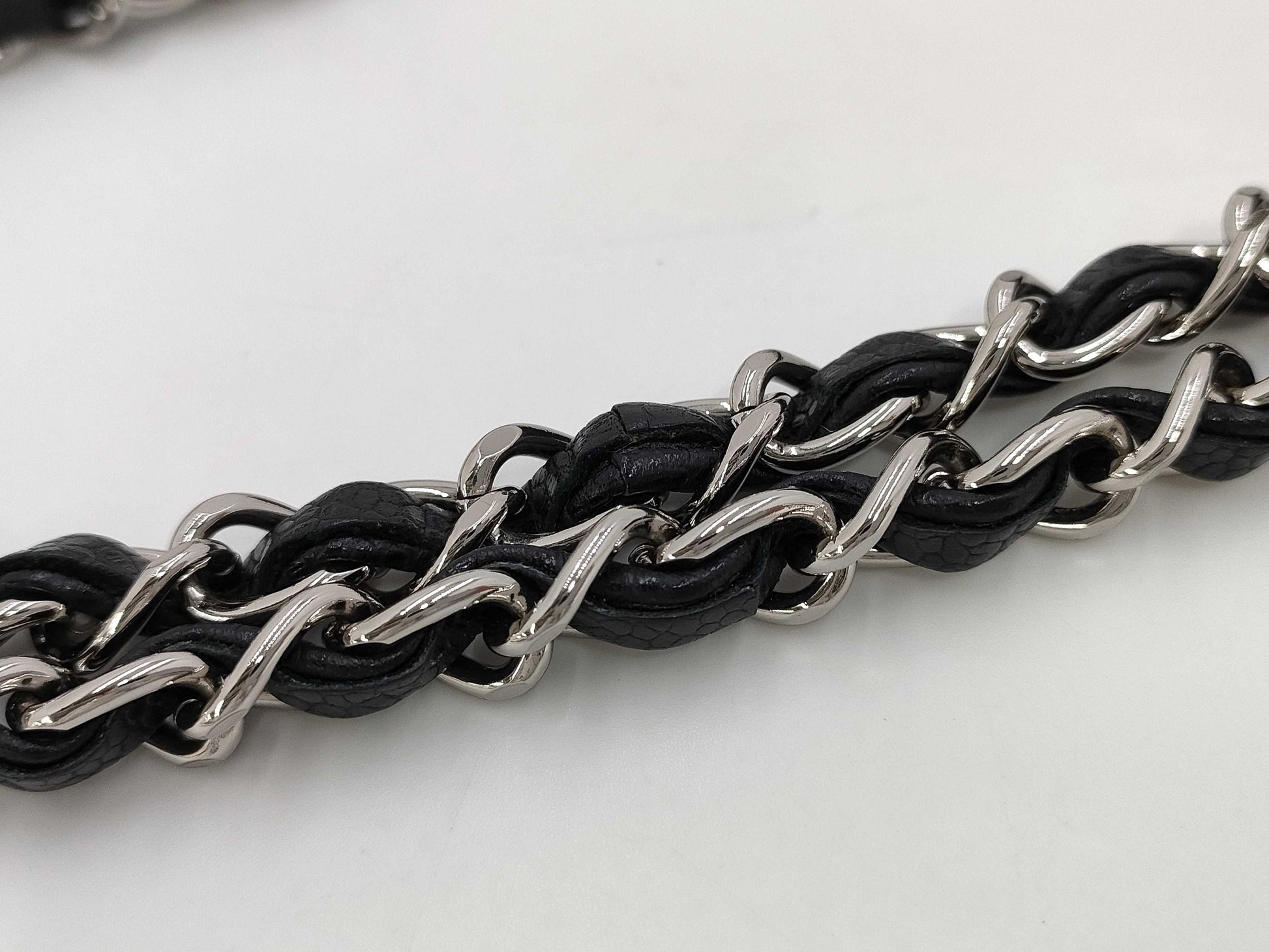 CHANEL CHANEL Matelasse 25 Classic Caviar Leather Shoulder Bag with Silver Hardware A01112