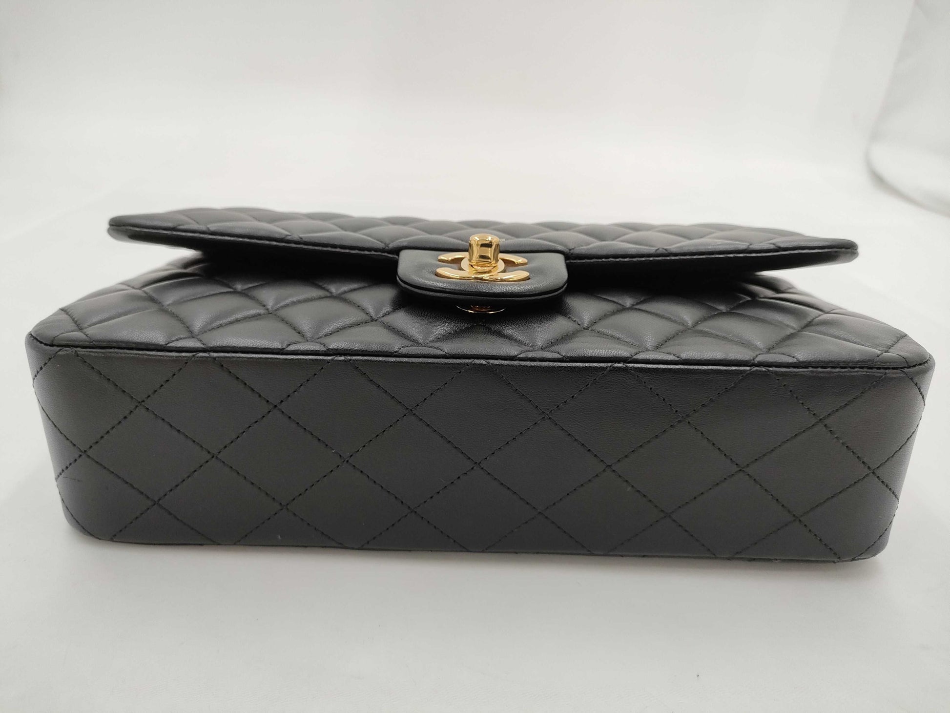 CHANEL CHANEL Matelasse 25 Classic Lambskin Shoulder Bag with Gold Hardware A01112