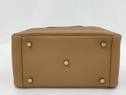 HERMES Lindy 26 Taurillon Clemence Biscuit Shoulder Bag with GD Hardware and Z Stamp
