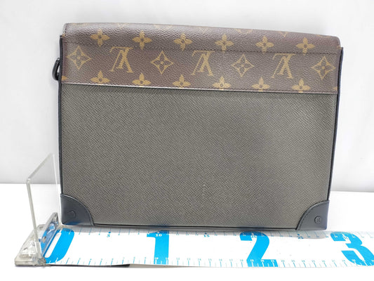 LOUIS VUITTON Taiga Louis Vuitton M30583 Taiga Monogram Clutch Bag 5 Clutch Bag