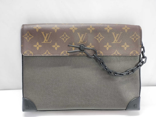 LOUIS VUITTON Taiga Louis Vuitton M30583 Taiga Monogram Clutch Bag 5 Clutch Bag