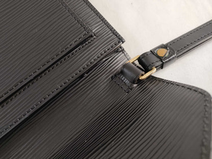 LOUIS VUITTON Epi Pochette Serie Dragonne M52612/VI0031 Clutch Bag