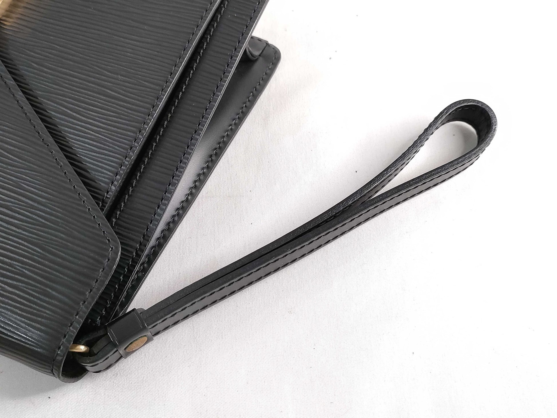 LOUIS VUITTON Epi Pochette Serie Dragonne M52612/VI0031 Clutch Bag