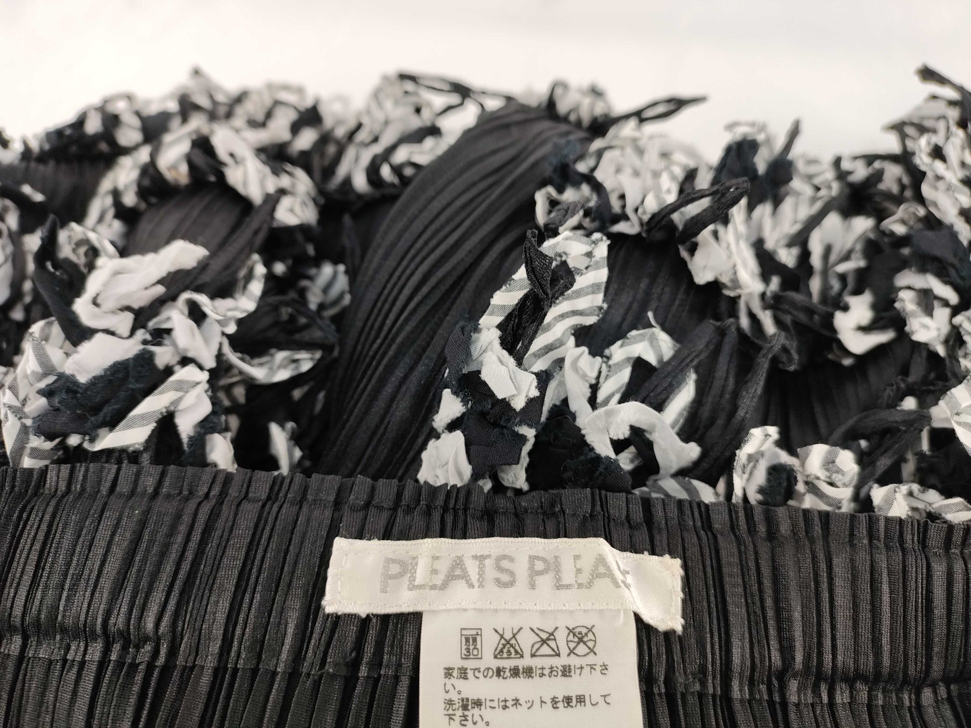 ISSEY MIYAKE Pleats Please Issey Miyake Fringe Shorts Skirt-Style Pants