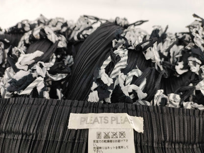 ISSEY MIYAKE Pleats Please Issey Miyake Fringe Shorts Skirt-Style Pants