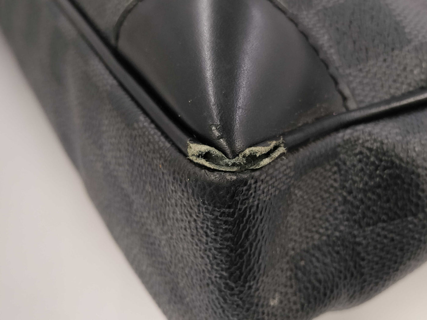 LOUIS VUITTON Louis Vuitton Graffit Porte Documan Voiage BA2122 Business Bag