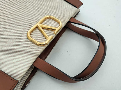 Valentino Garavani Valentino Handbag Handbag