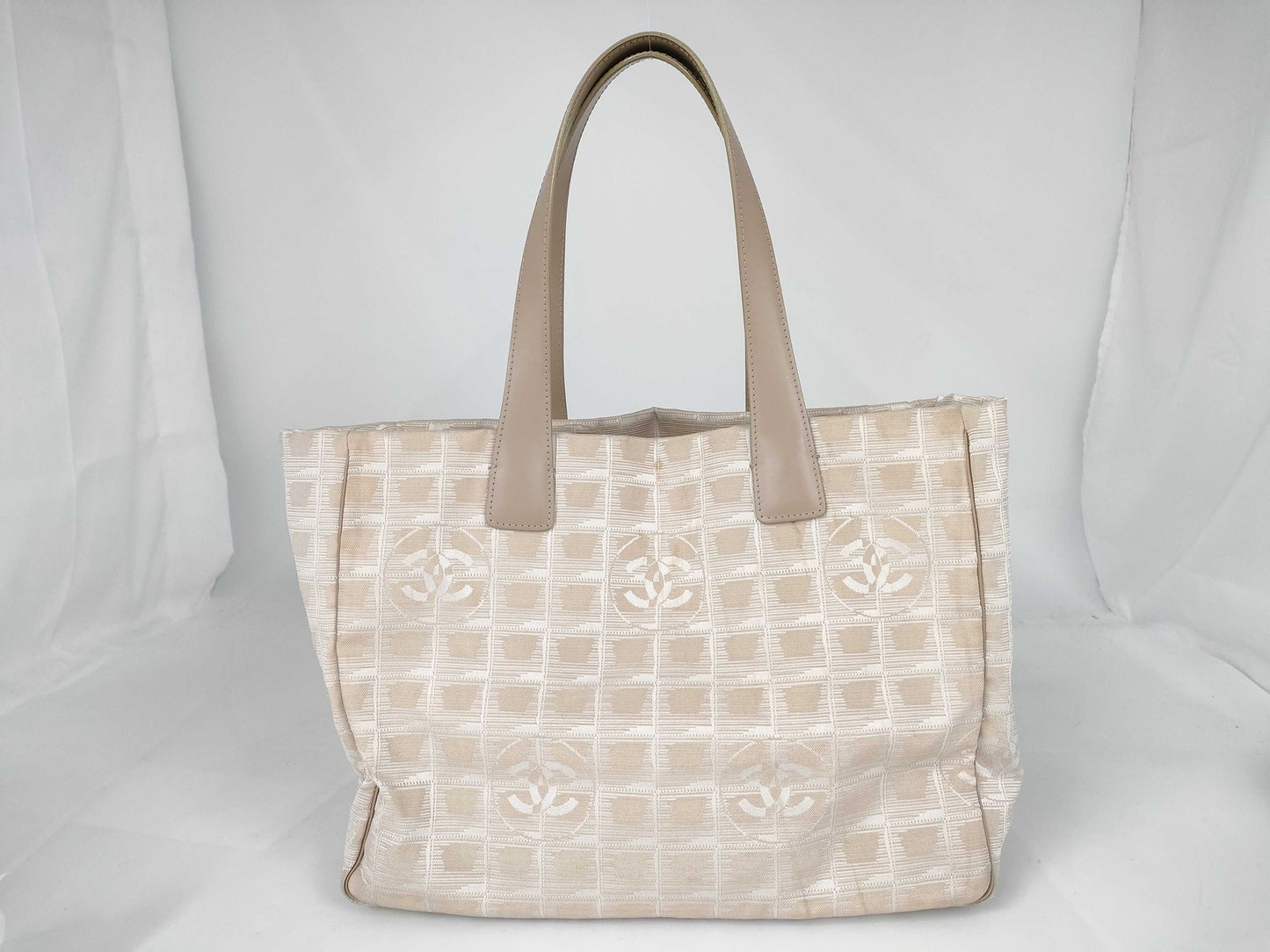 CHANEL New Travel Line New Travel Line Tote MM Tote Bag