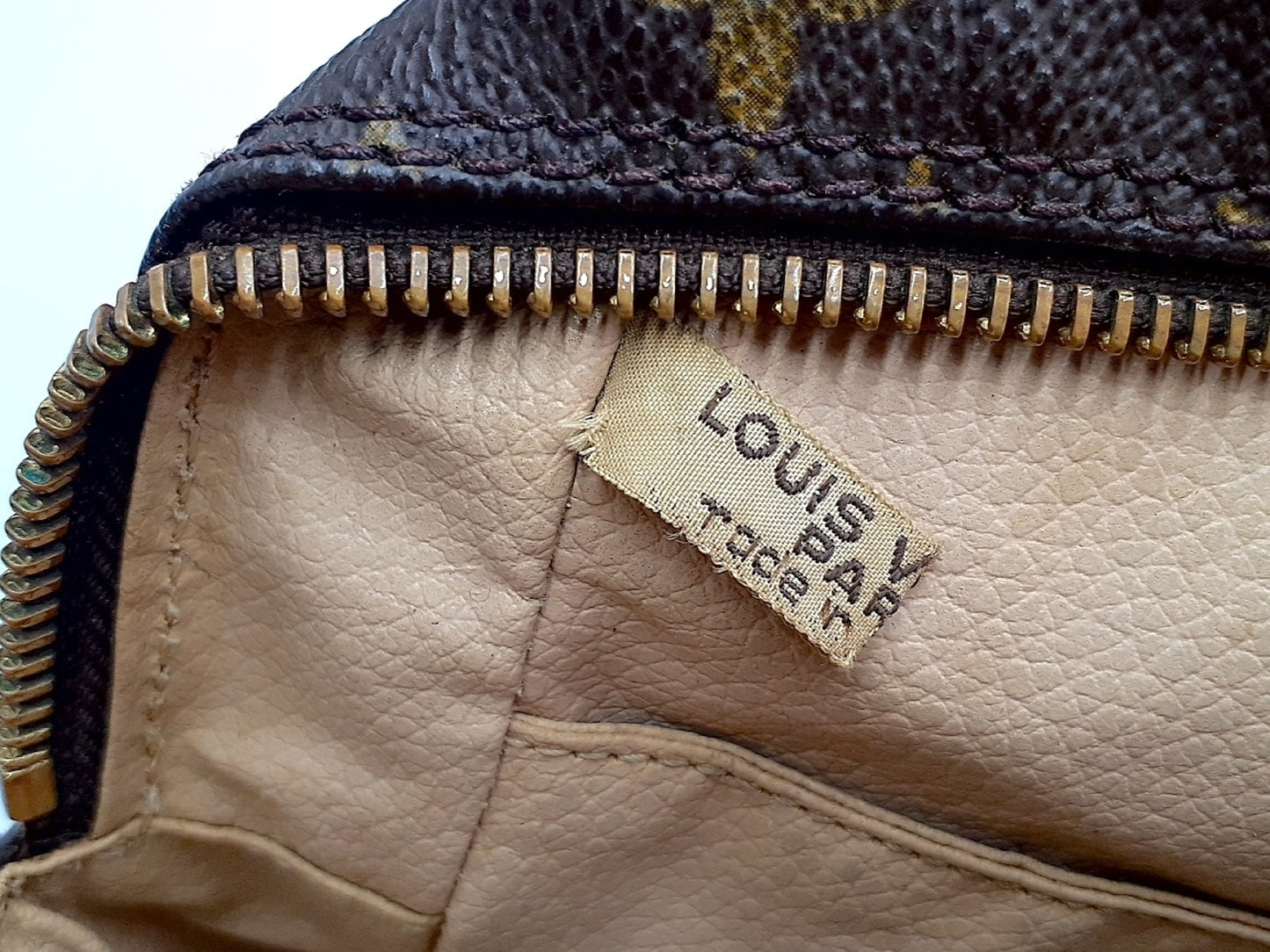 LOUIS VUITTON 4-Piece Set Monogram True Toilette 28 Pouch