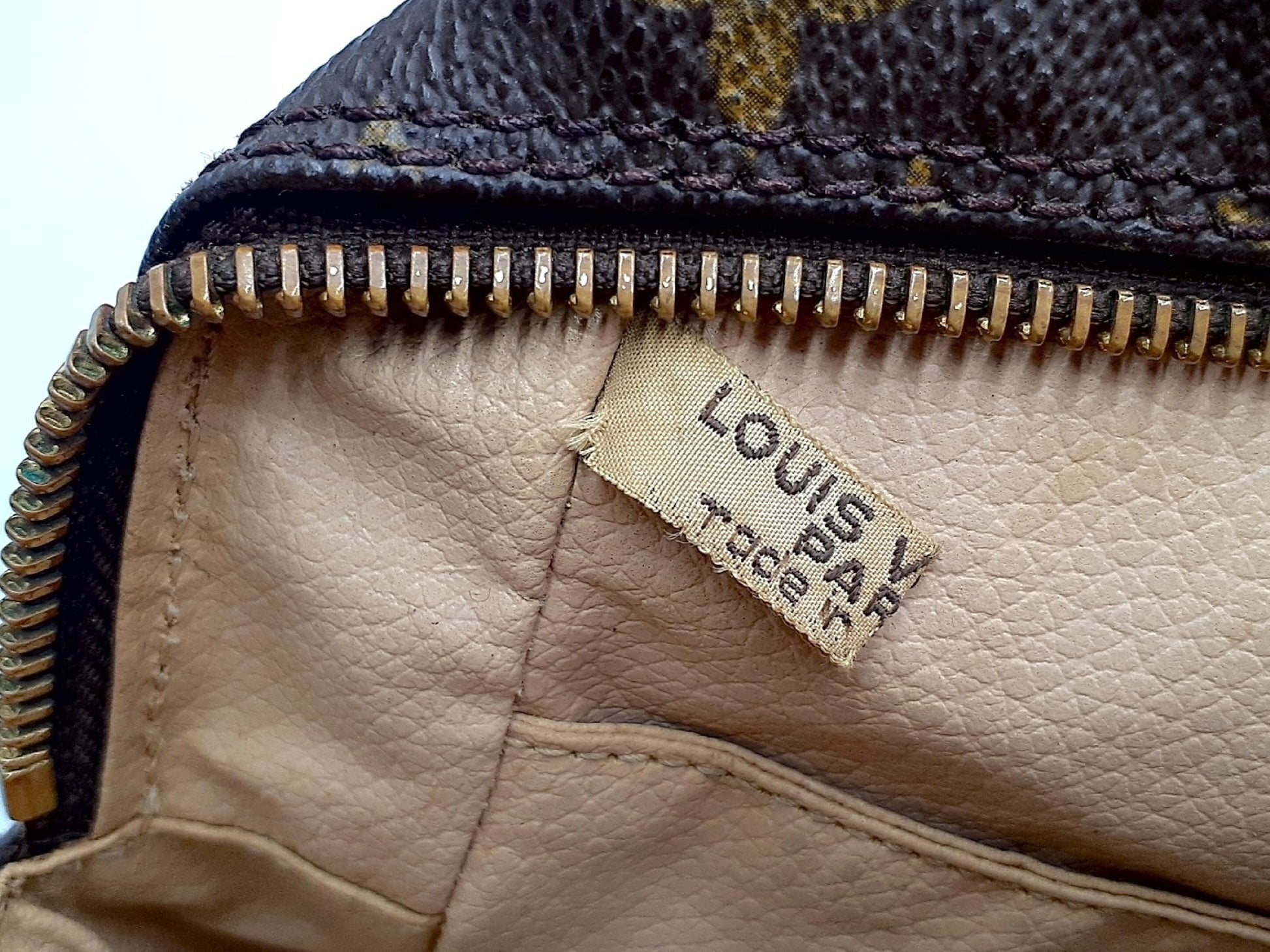 LOUIS VUITTON 4-Piece Set Monogram True Toilette 28 Pouch