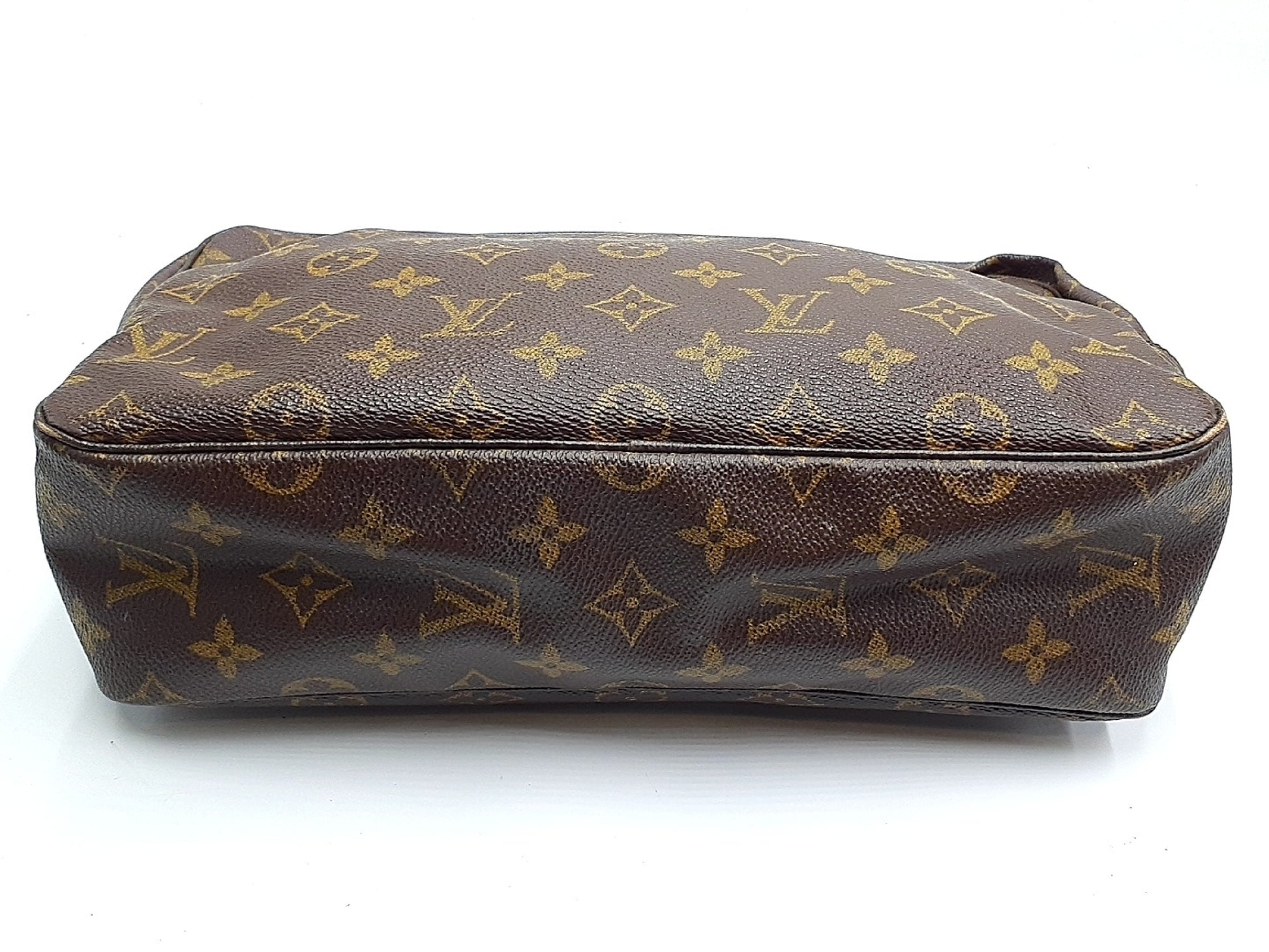 LOUIS VUITTON 4-Piece Set Monogram True Toilette 28 Pouch