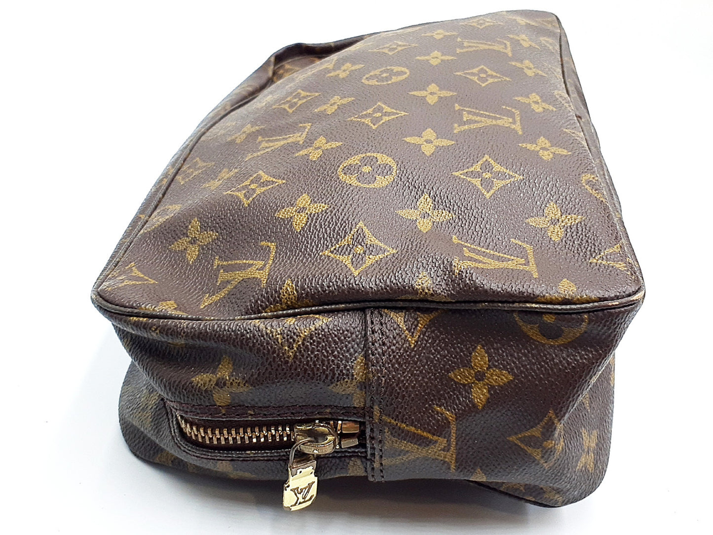 LOUIS VUITTON 4-Piece Set Monogram True Toilette 28 Pouch