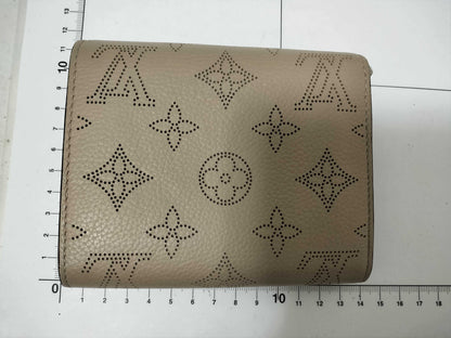 LOUIS VUITTON Mahina Vuitton Mahina Wallet Compact Wallet Wallet