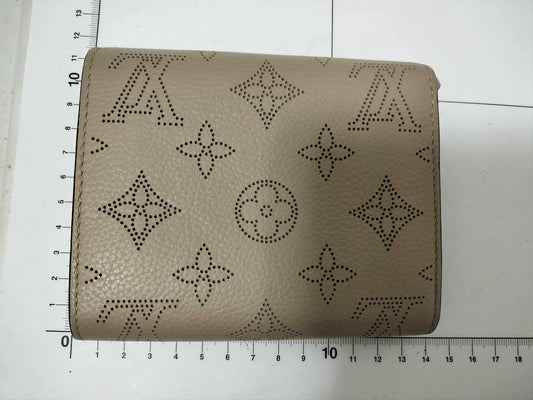 LOUIS VUITTON Mahina Vuitton Mahina Wallet Compact Wallet Wallet