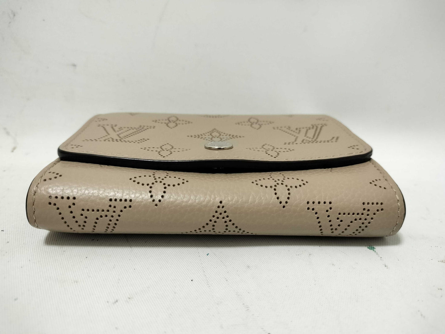 LOUIS VUITTON Mahina Vuitton Mahina Wallet Compact Wallet Wallet