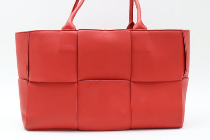 BOTTEGA VENETA Maxi Intrecciato Arco Tote Bag