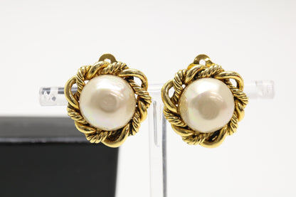 CHANEL Pearl Vintage Earrings