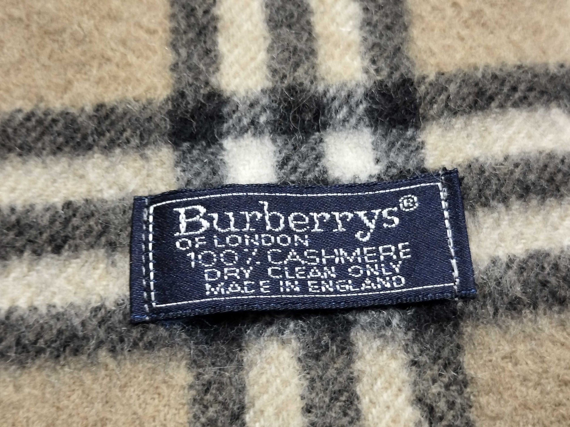 BURBERRY BURBERRY Novacheck 100% Cashmere Muffler Beige Muffler
