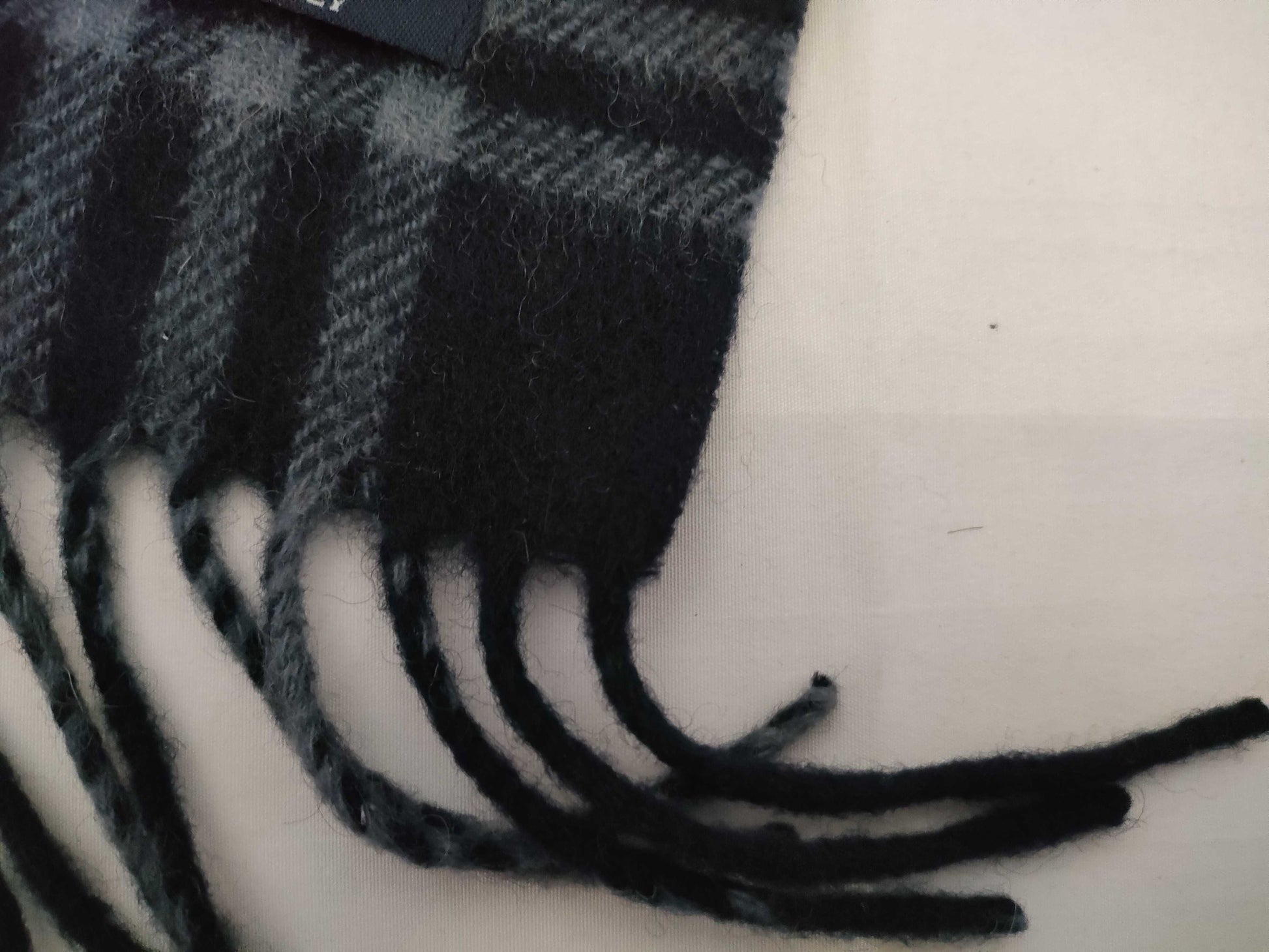 BURBERRY BURBERRY Novacheck 100% Cashmere Navy Other Accessories