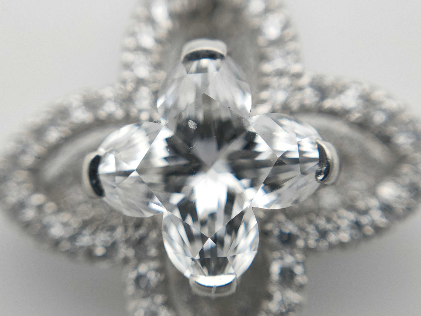 LOUIS VUITTON Aldant Flower Diamond Pt950 9.0g Necklace