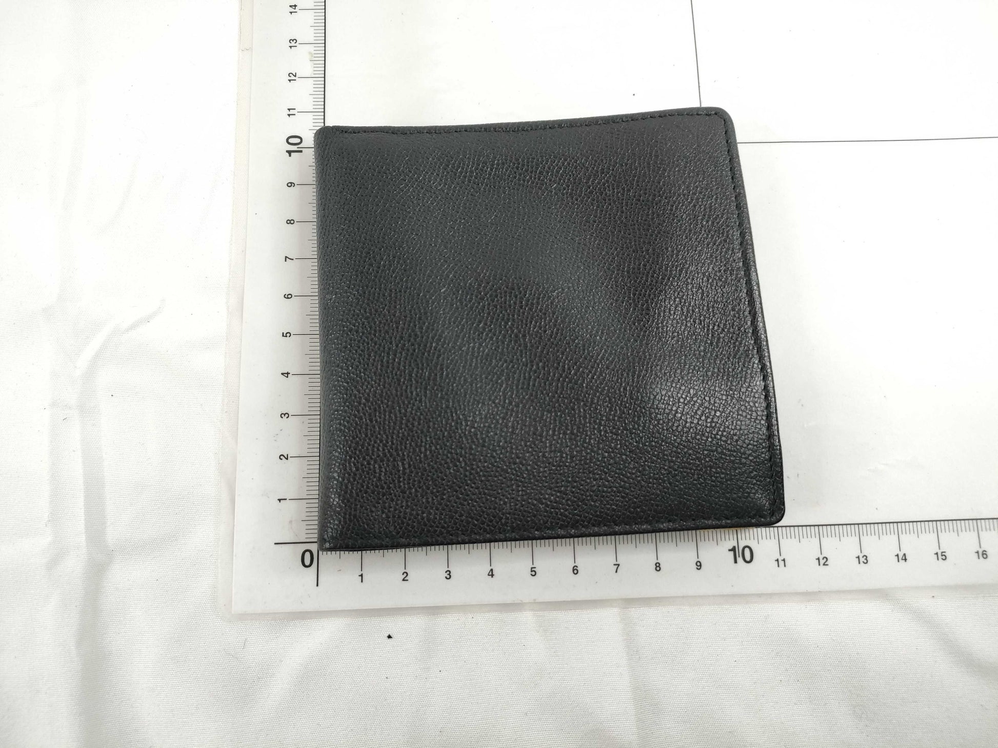 Yves Saint Laurent Leather Folding Wallet Wallet
