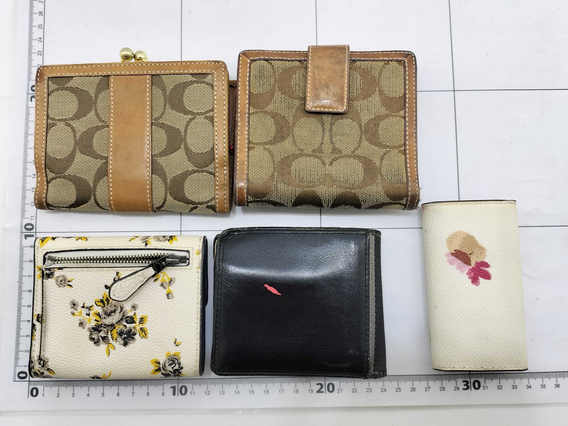 COACH Coach Wallet Signature 5 Points Wallet