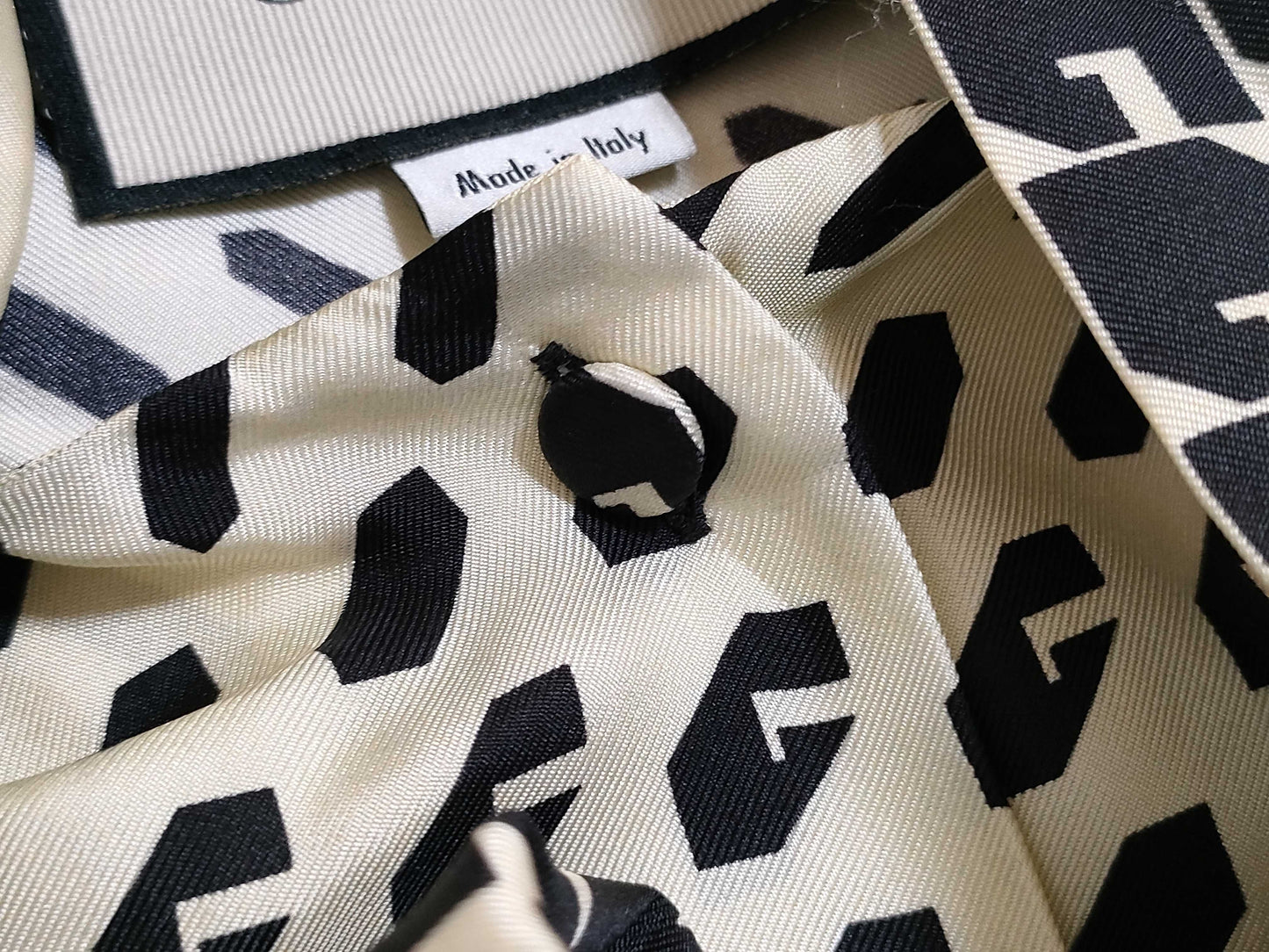 GUCCI GG pattern Gucci bow tie blouse silk top