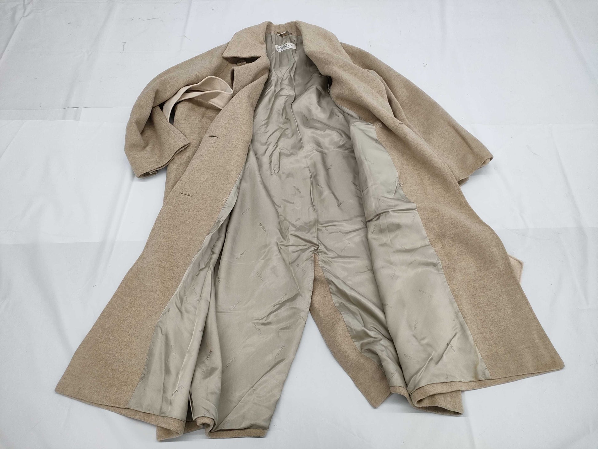 MaxMara 100% Cashmere MaxMara White Tag First Line Beltet Coat Cashmere Coat