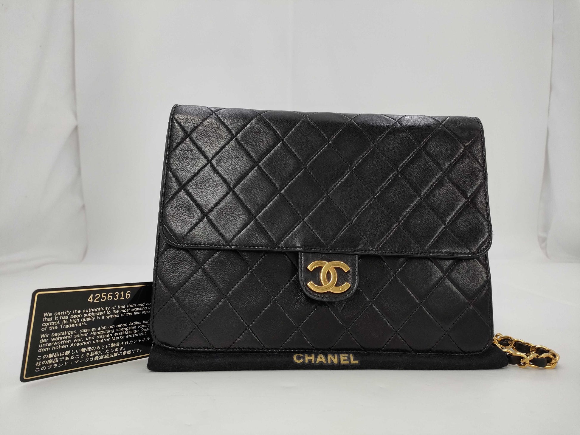 CHANEL Shoulder Bags