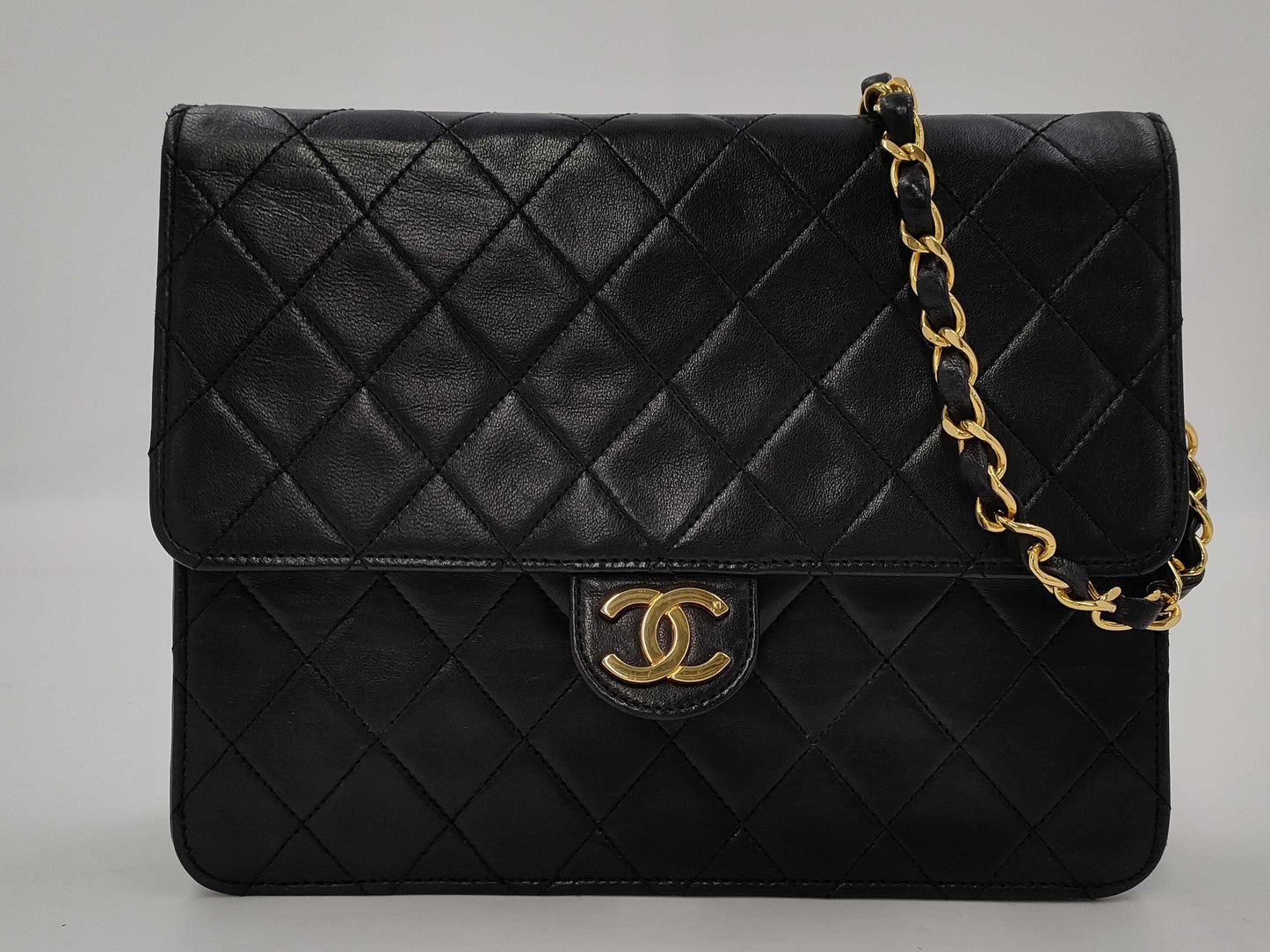 CHANEL Matlasse Lambskin Pushlock Chain Shoulder Bag Shoulder Bag