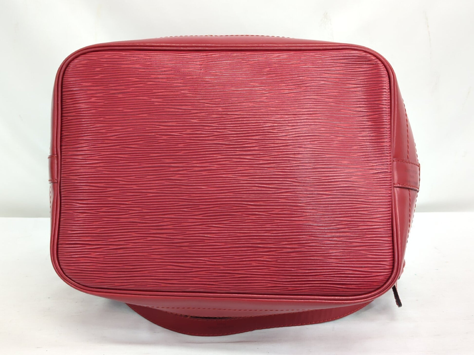 LOUIS VUITTON Epi Noe Red Shoulder Bag