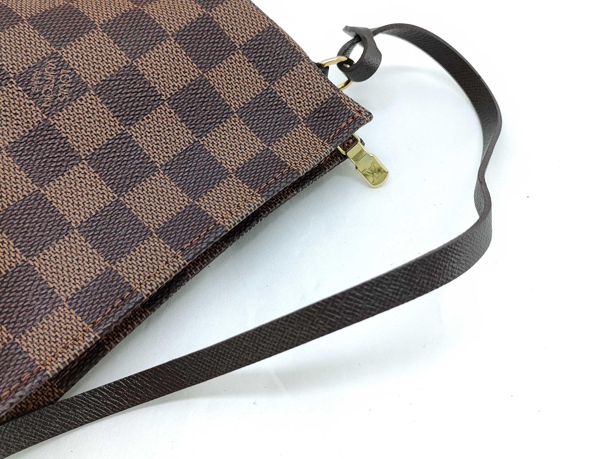 LOUIS VUITTON Damier Louis Vuitton Damier Truth Makeup Pouch Handbag