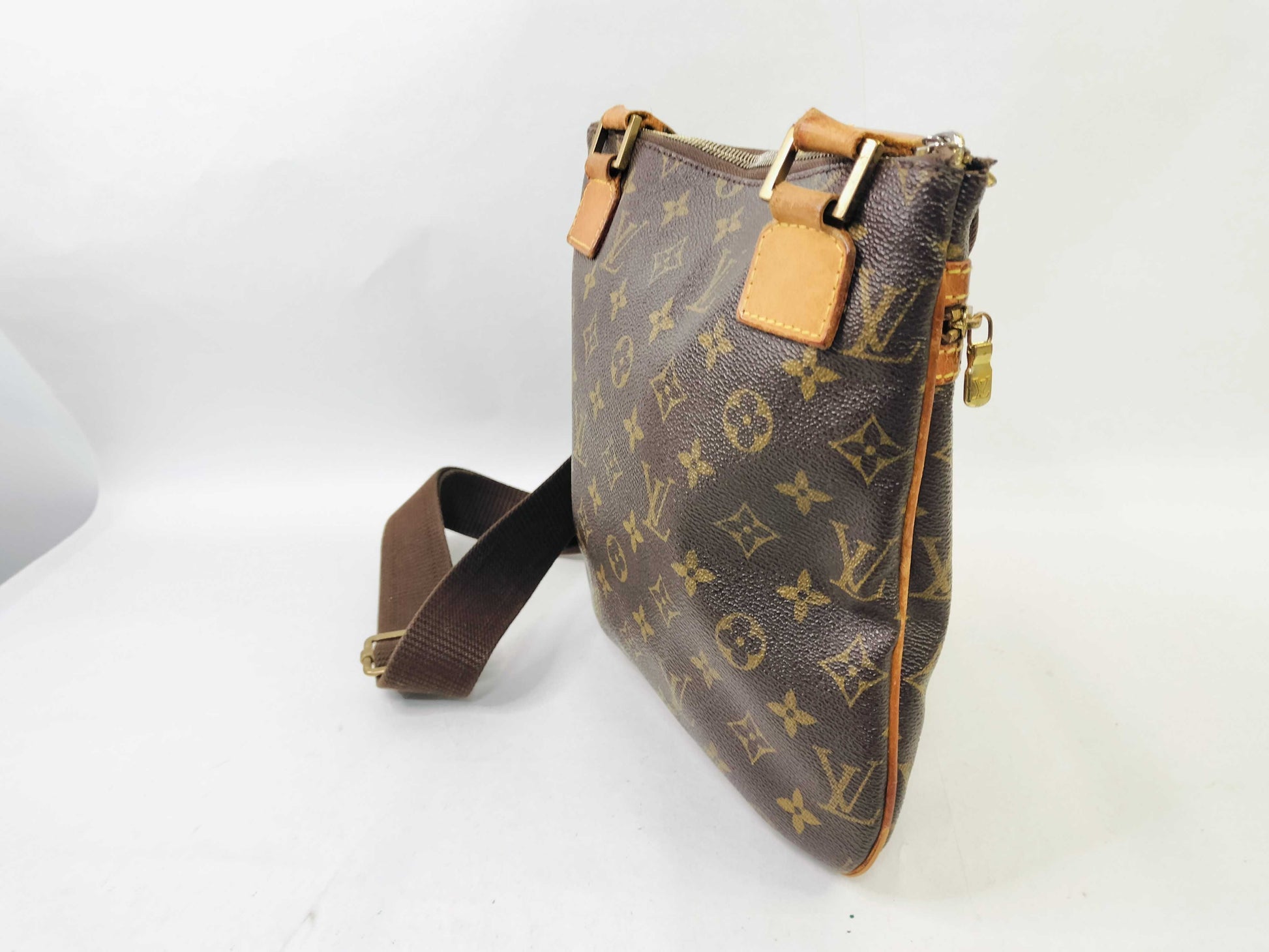 LOUIS VUITTON Monogram Louis Vuitton Monogram Bosfall Shoulder Bag