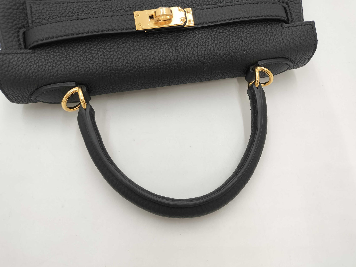 HERMES Kelly 25 Togo Black GP Gold Hardware K-Engraved Tobag