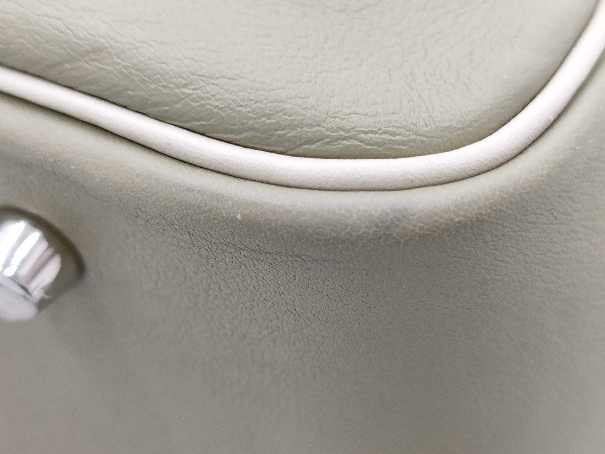 HERMES Plume 28 Vosswift Sage Cre SS A Engraved Pouch