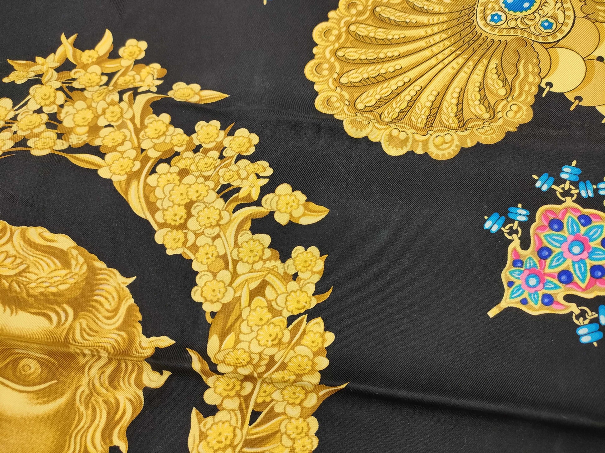 HERMES Carres HERMES Curry 90 Silk Scarf KOSMINA Space Black Scarf