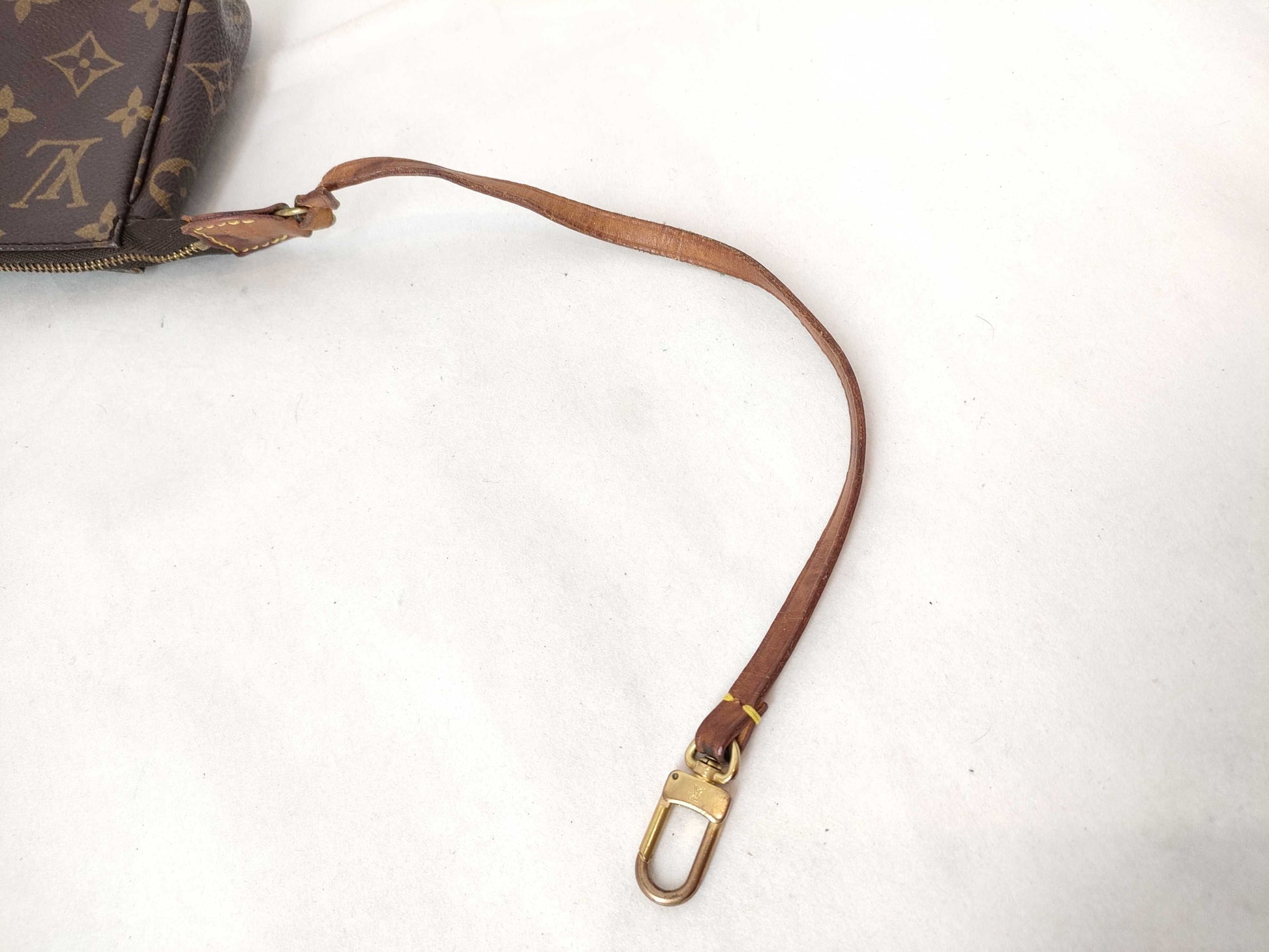 LOUIS VUITTON Monogram LV Monogram Pochette Accessory Pouch M51980 Zipper Pull Broken Pouch